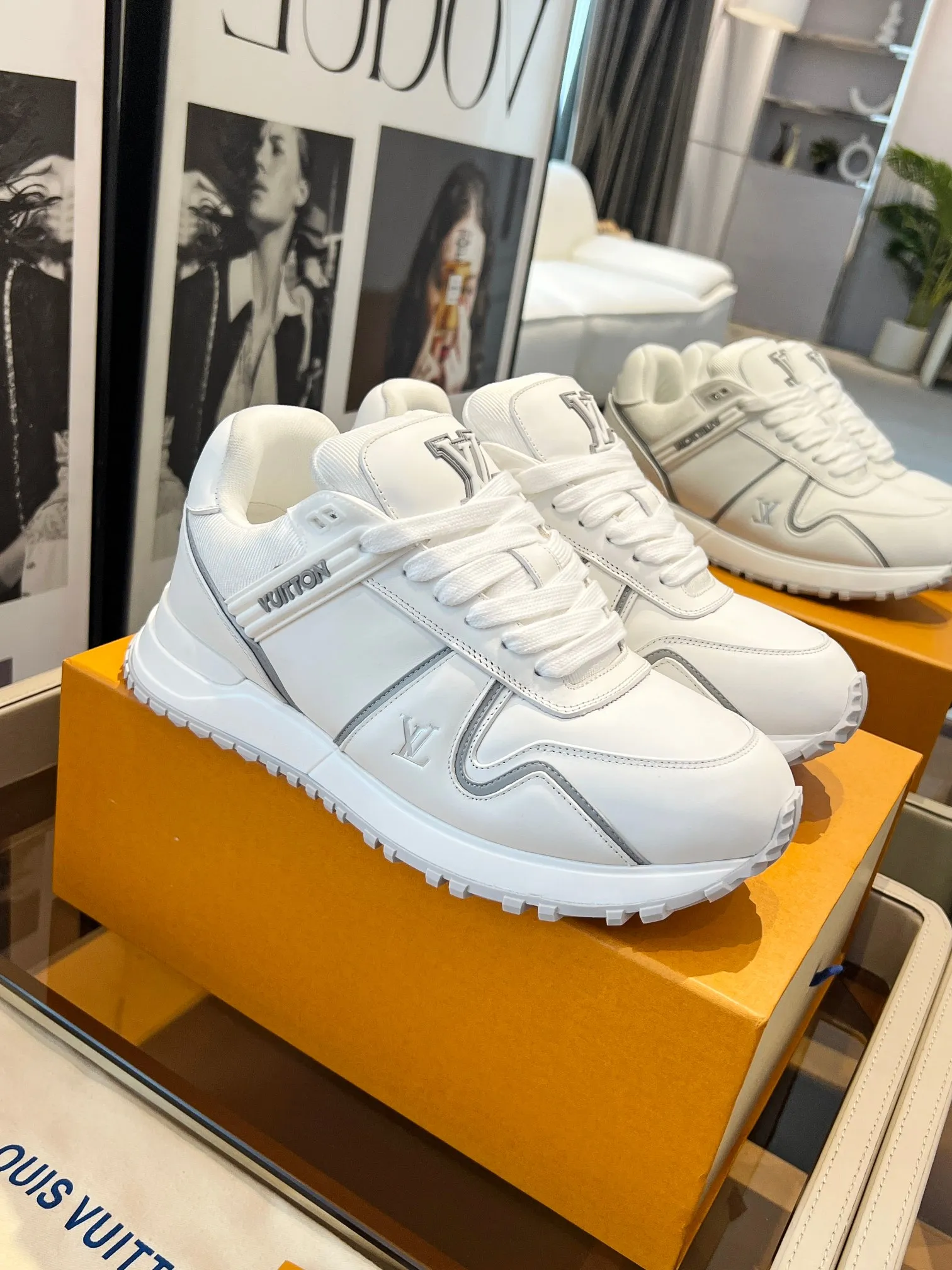 👟👟Ex-factory price 720👟👟 .LV Louis Vuitton's latest model, Phat Ding couple's thick-soled casual sneakers, original 1:1 production. Exquisite packaging at the counter [Celebration] ▪️Fabric: Original customized imported first-layer cowhide ▪️Inner lining: Customized breathable mesh ▪️Outsole: Original open-molded TPU combination outsole ▪️Sole thickness: 3.5CM ▪️Size: Women's 35-42/ Men's 39-46